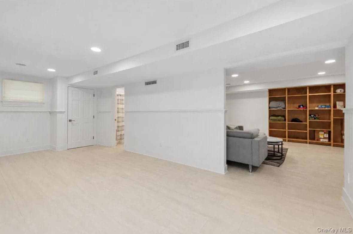 100 Wainscott Nw Road thumbnail 30