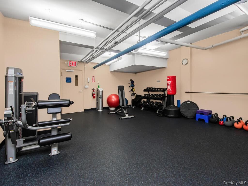 2550 Independence Avenue Unit: 2F thumbnail 13