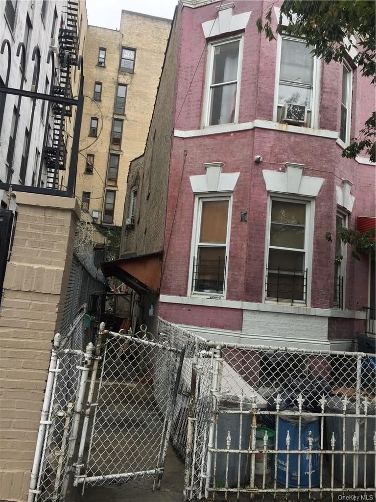 881 Longfellow Avenue thumbnail 2
