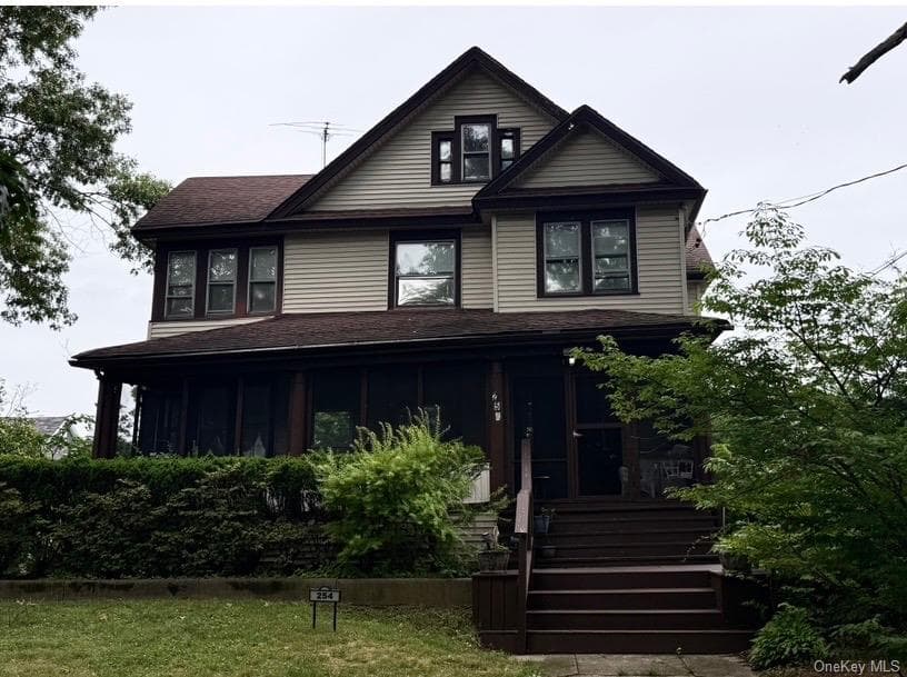 254 Hempstead Avenue photo 1