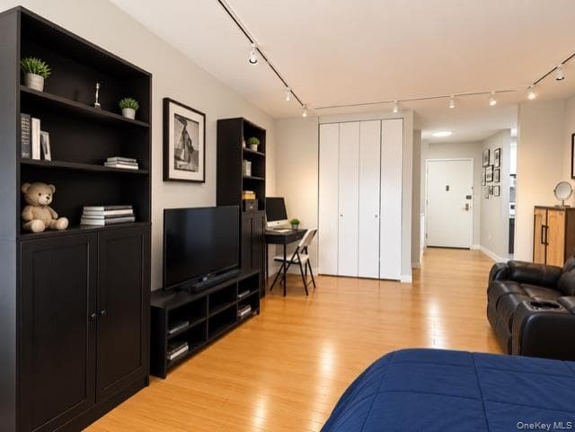 27110 Grand Central Parkway PKWY Unit: 16M thumbnail 4