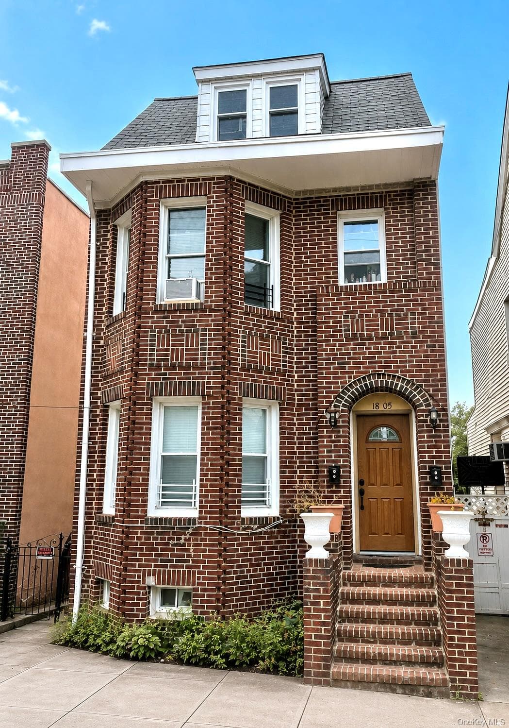 1805 Mulford Avenue thumbnail 2