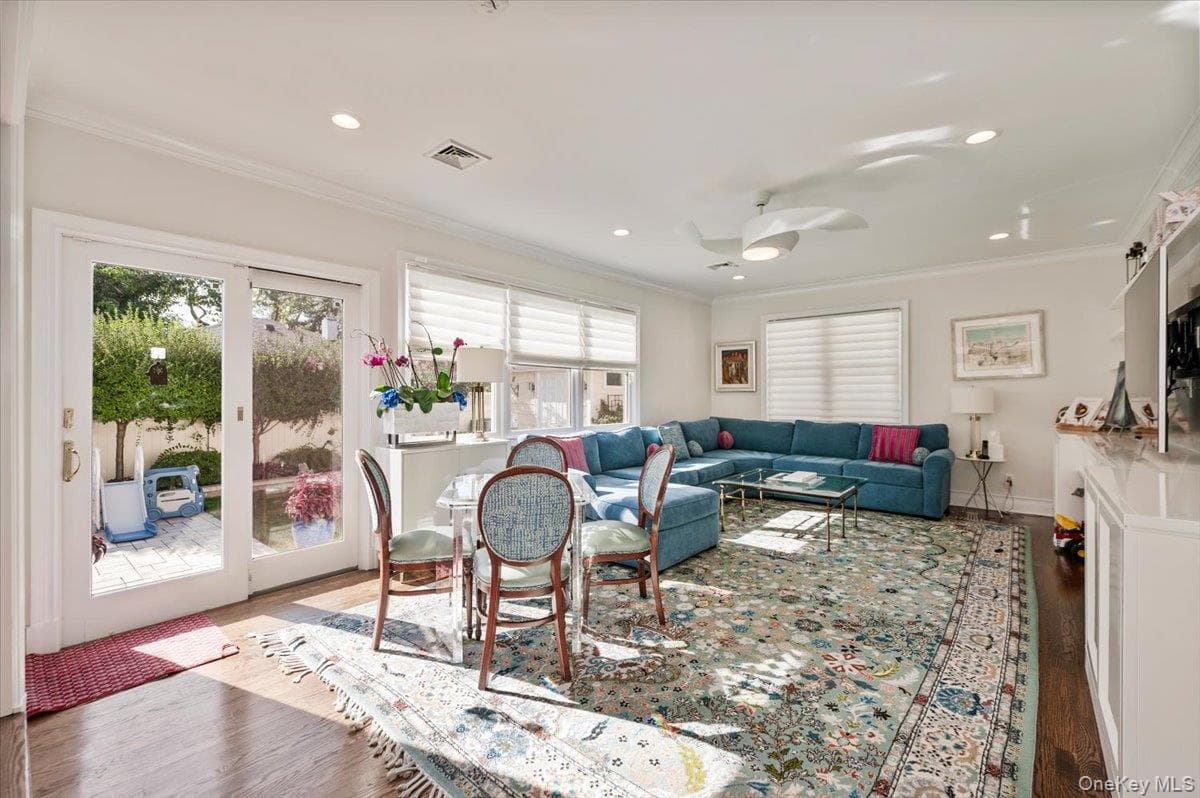 85 Suffolk Boulevard thumbnail 10