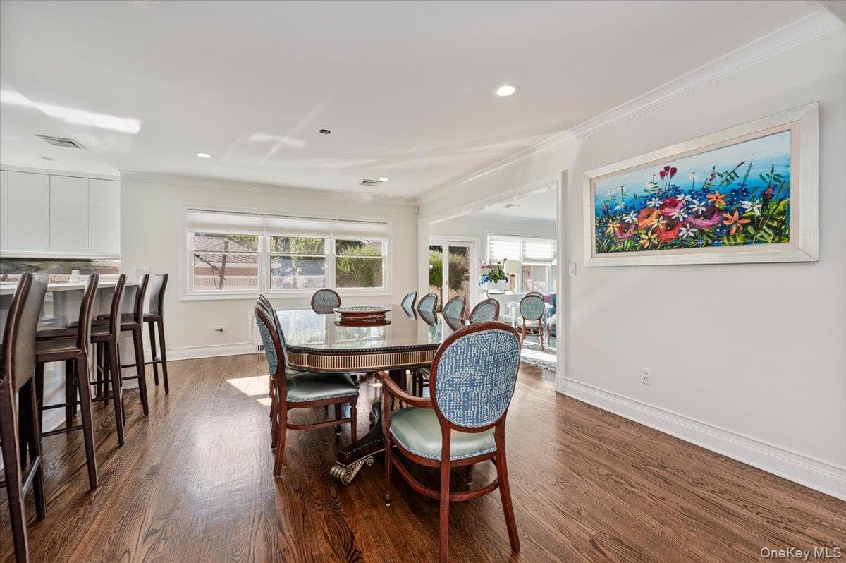 85 Suffolk Boulevard thumbnail 8