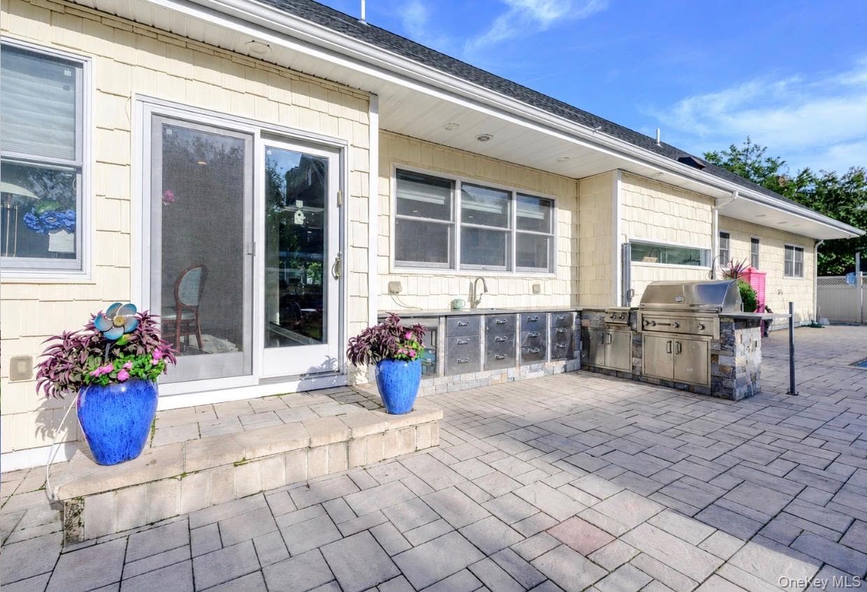 85 Suffolk Boulevard thumbnail 43