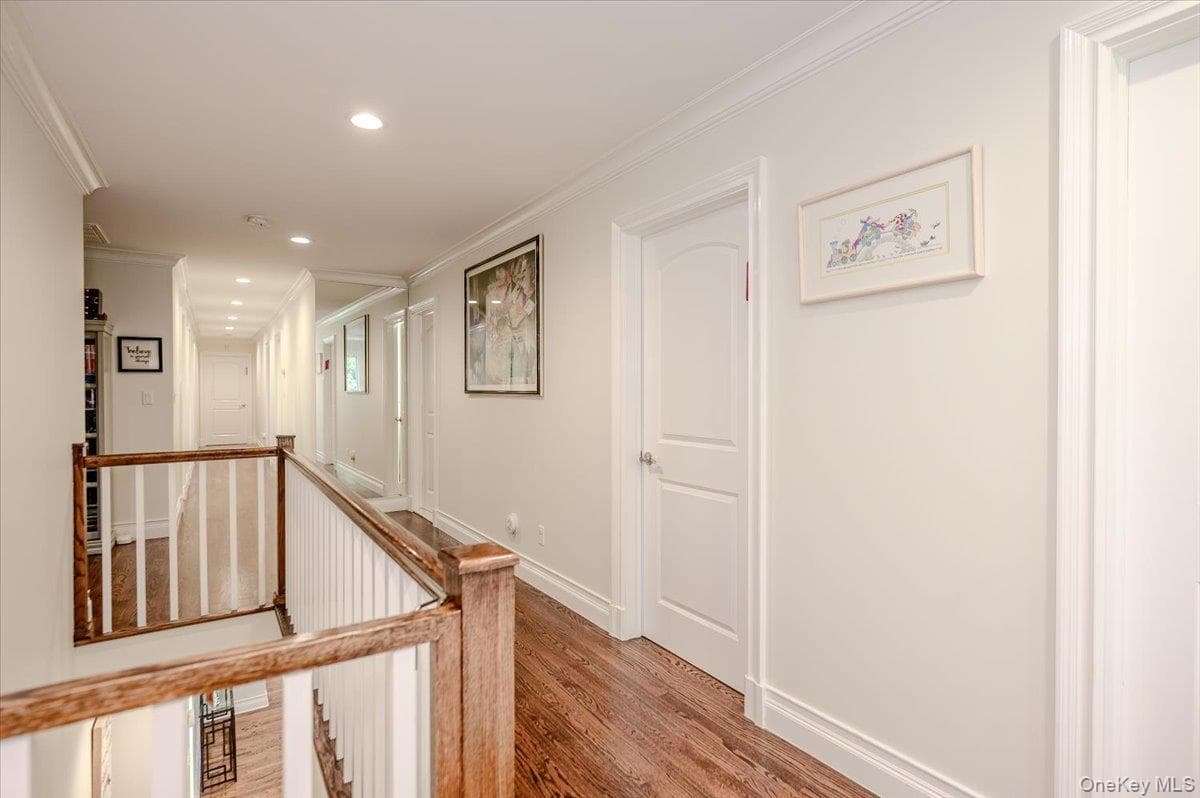 85 Suffolk Boulevard thumbnail 18