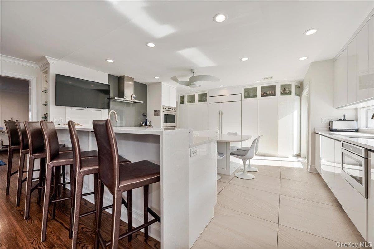 85 Suffolk Boulevard thumbnail 12