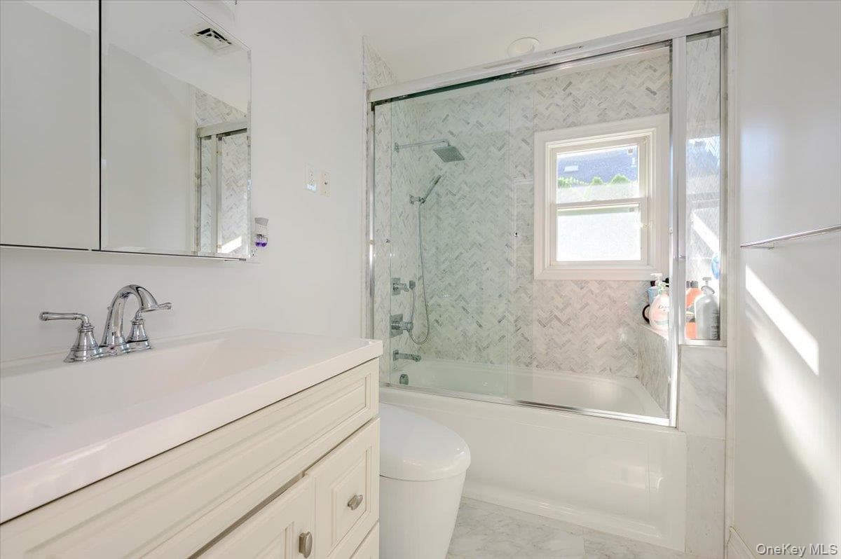85 Suffolk Boulevard thumbnail 23