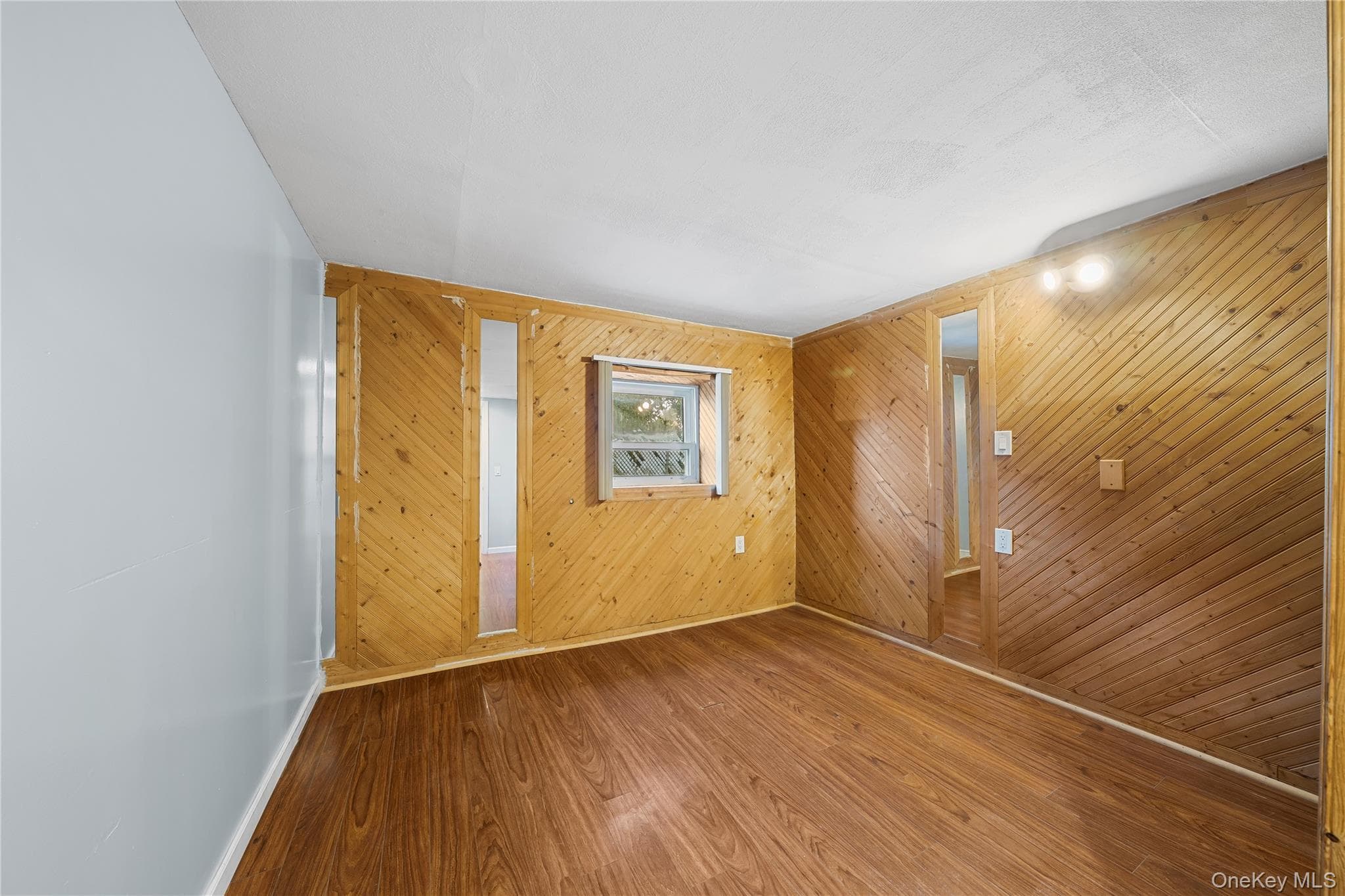 318 W 16th Street thumbnail 24