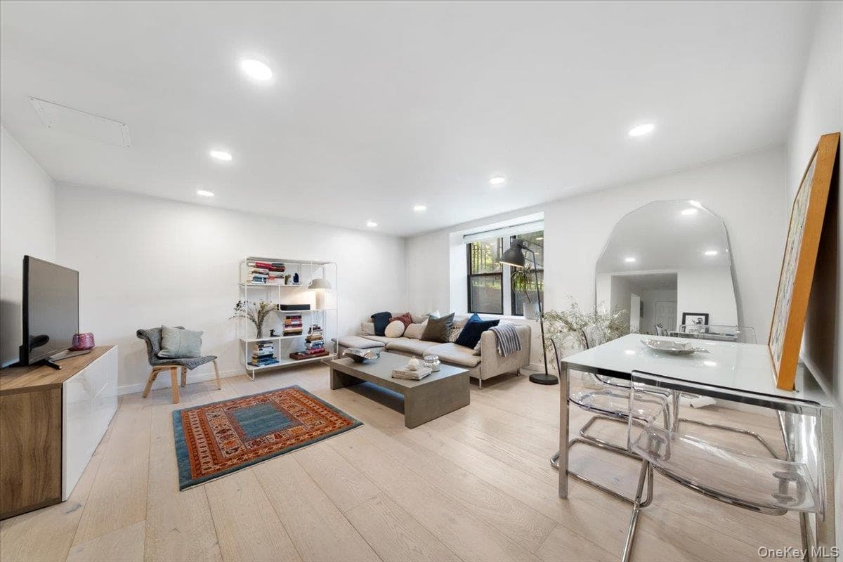30 Windsor Terrace Unit: AA1, White Plains
