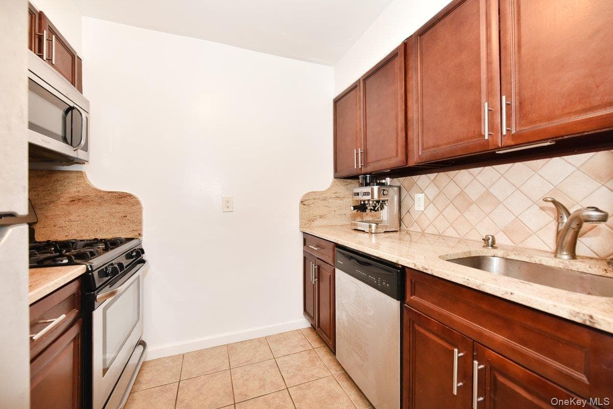 1 Birchwood Court Unit: 2O thumbnail 8