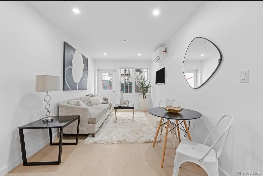 939 Brooklyn Avenue thumbnail 4