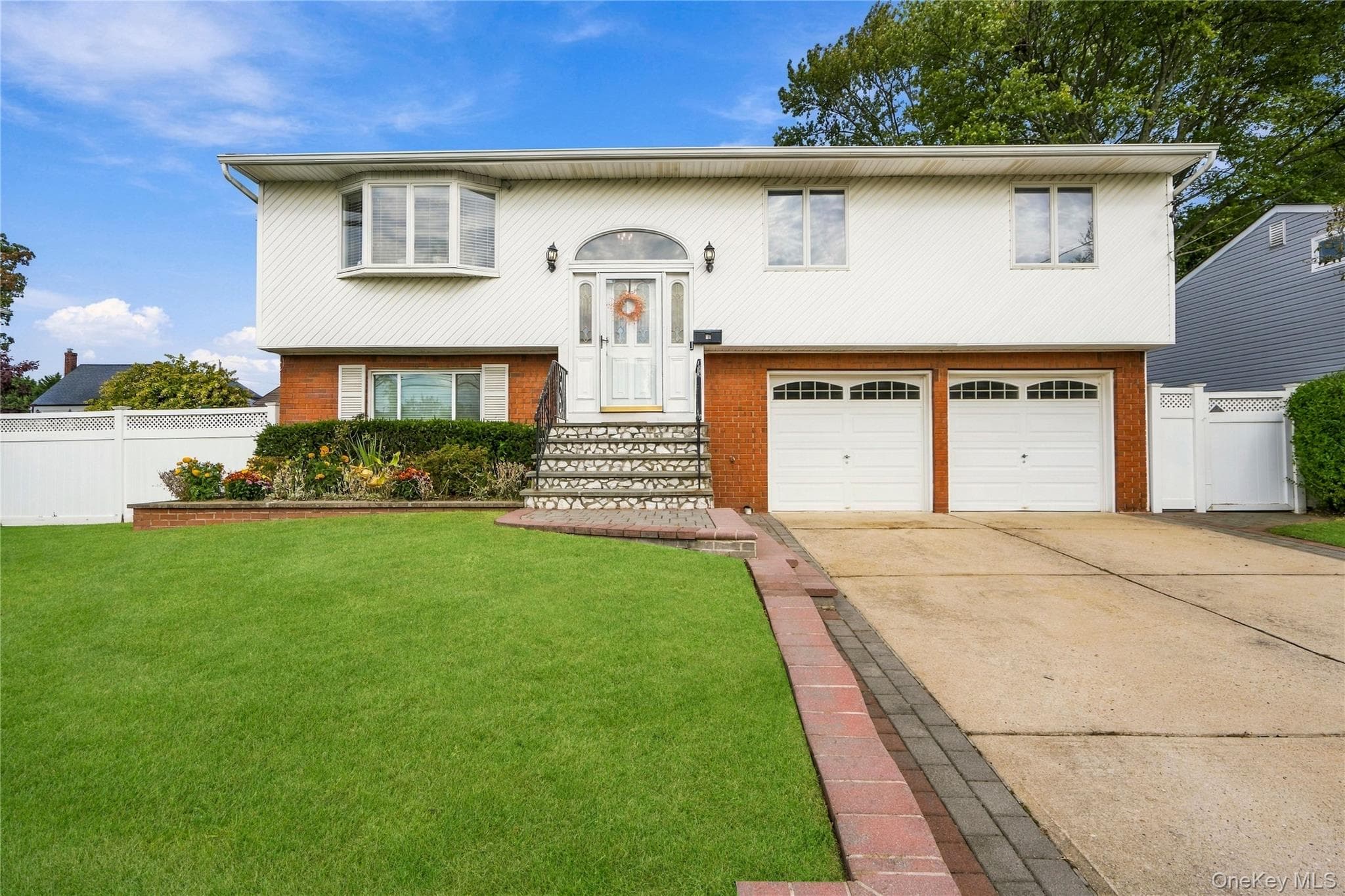 34 Knoll Street, Lindenhurst