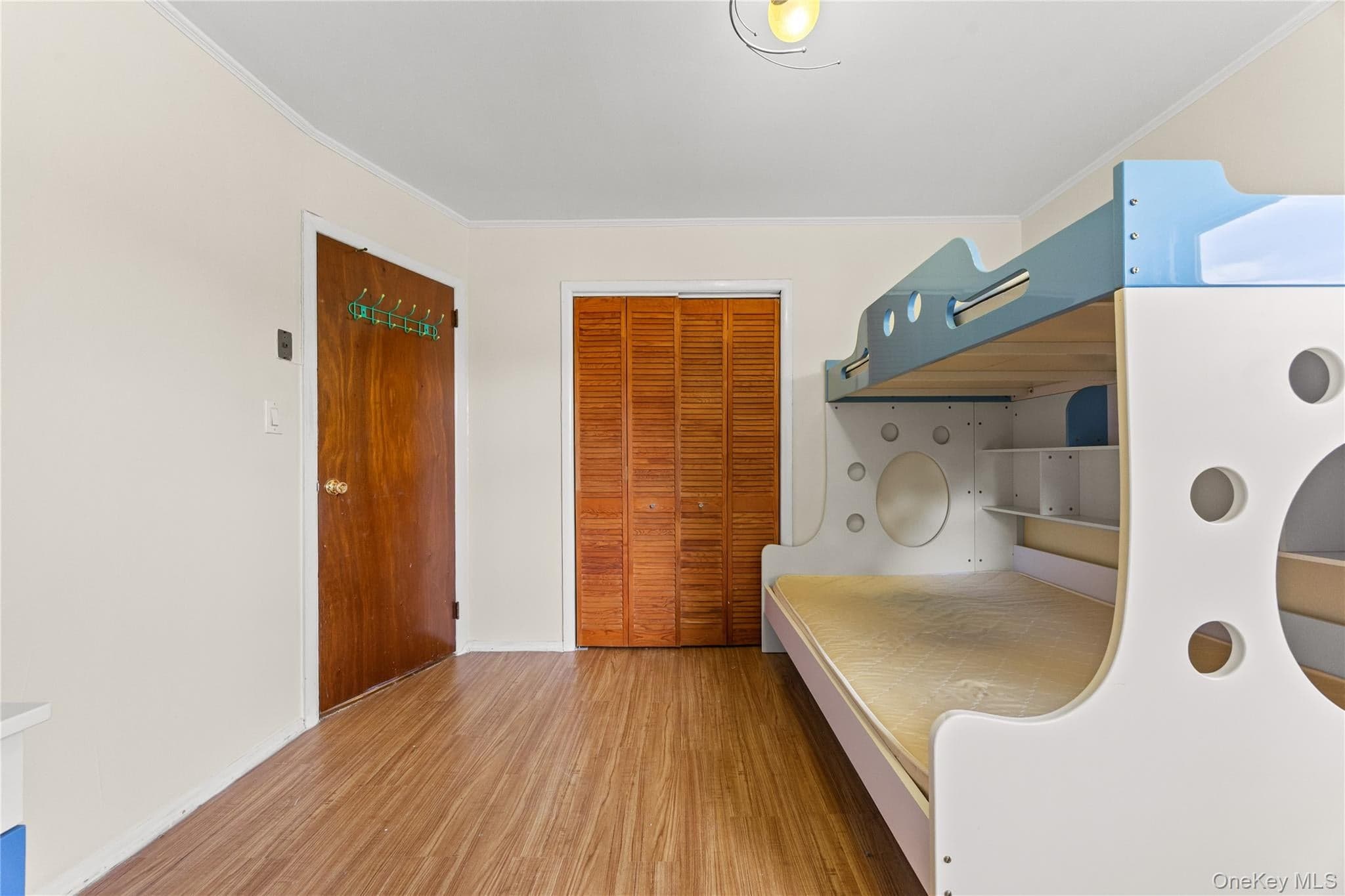 142-10 Oak Avenue thumbnail 16