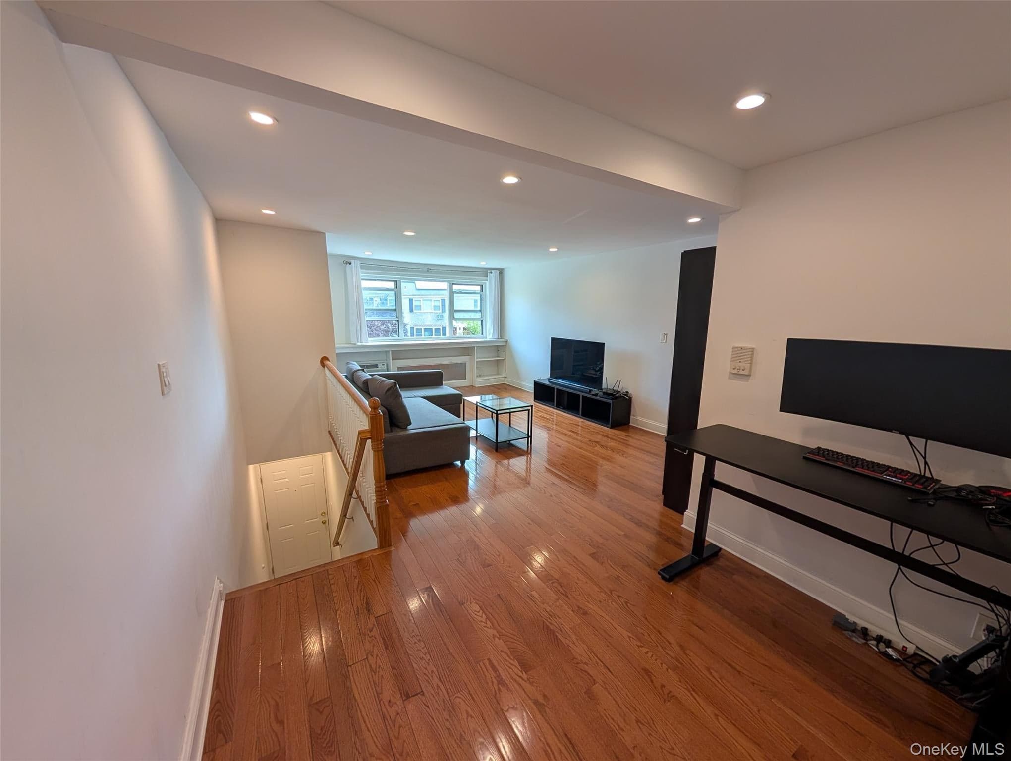 15048 Jewel Avenue Unit: 70B thumbnail 2