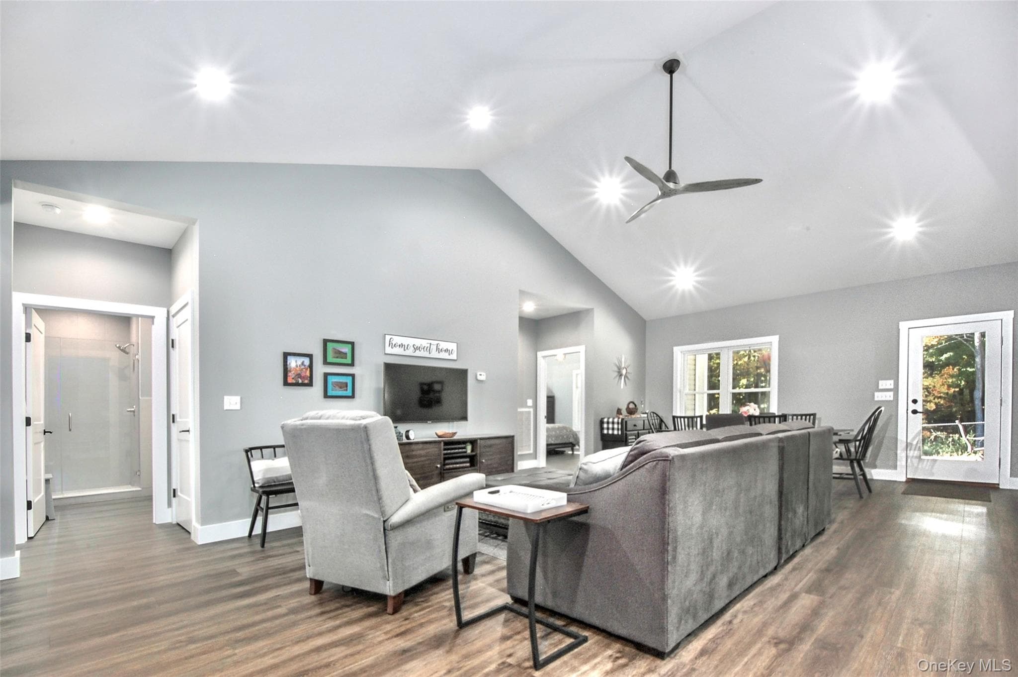 221 Maple Avenue thumbnail 6