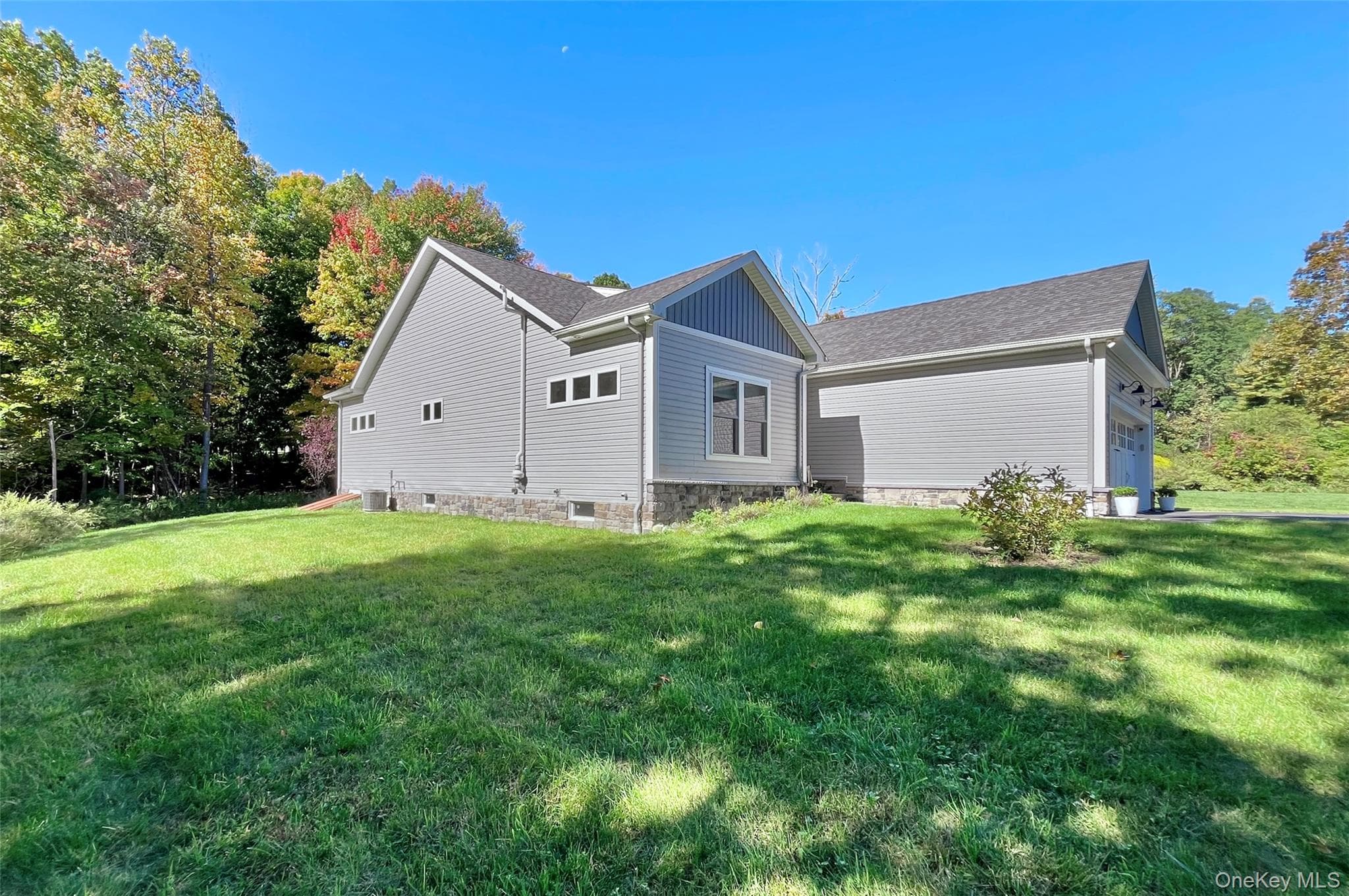 221 Maple Avenue thumbnail 2