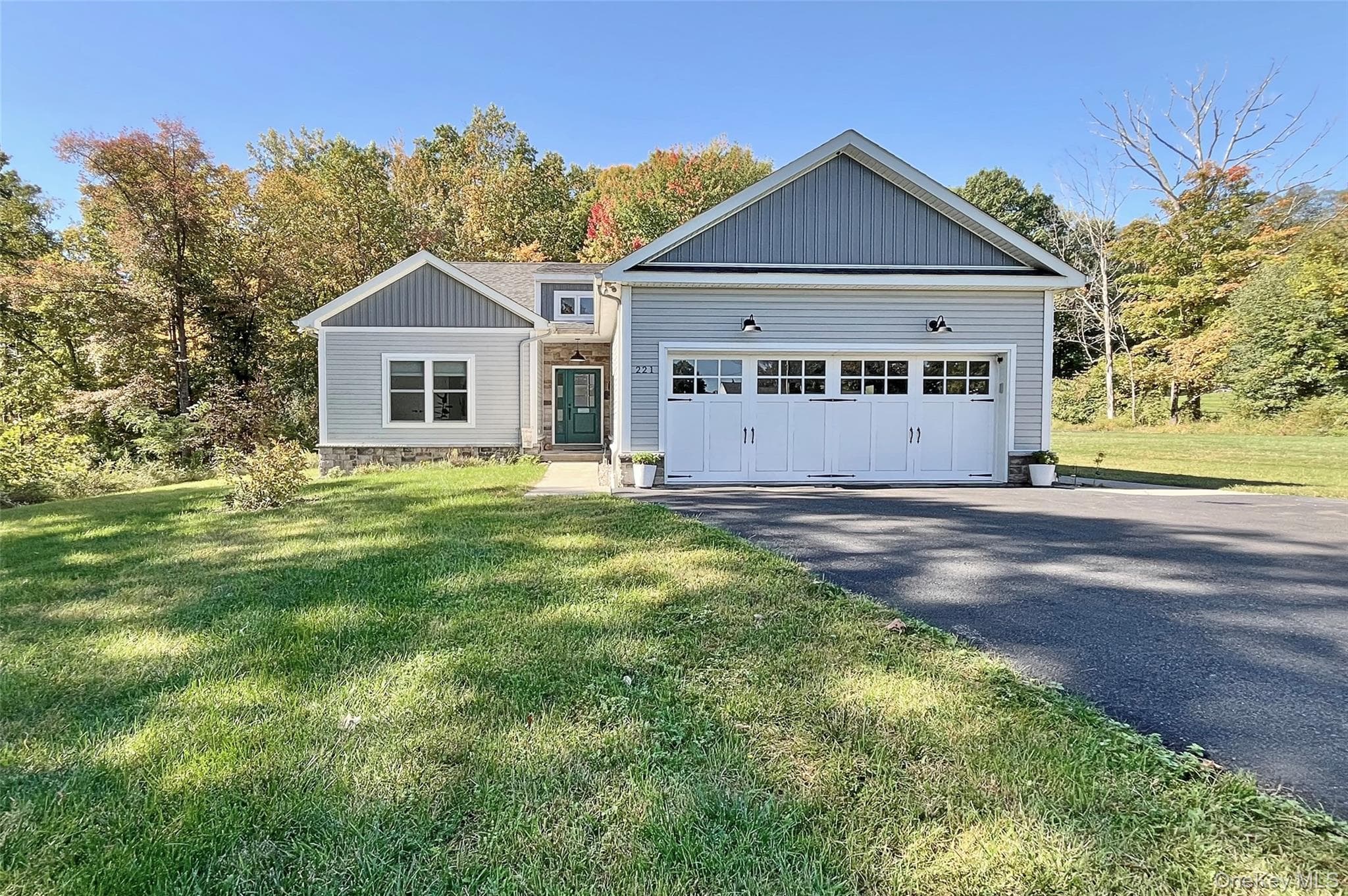 221 Maple Avenue, Monroe