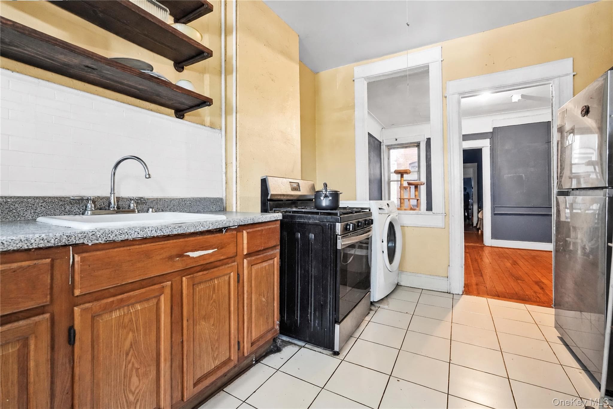 16-77 Woodbine Street thumbnail 16