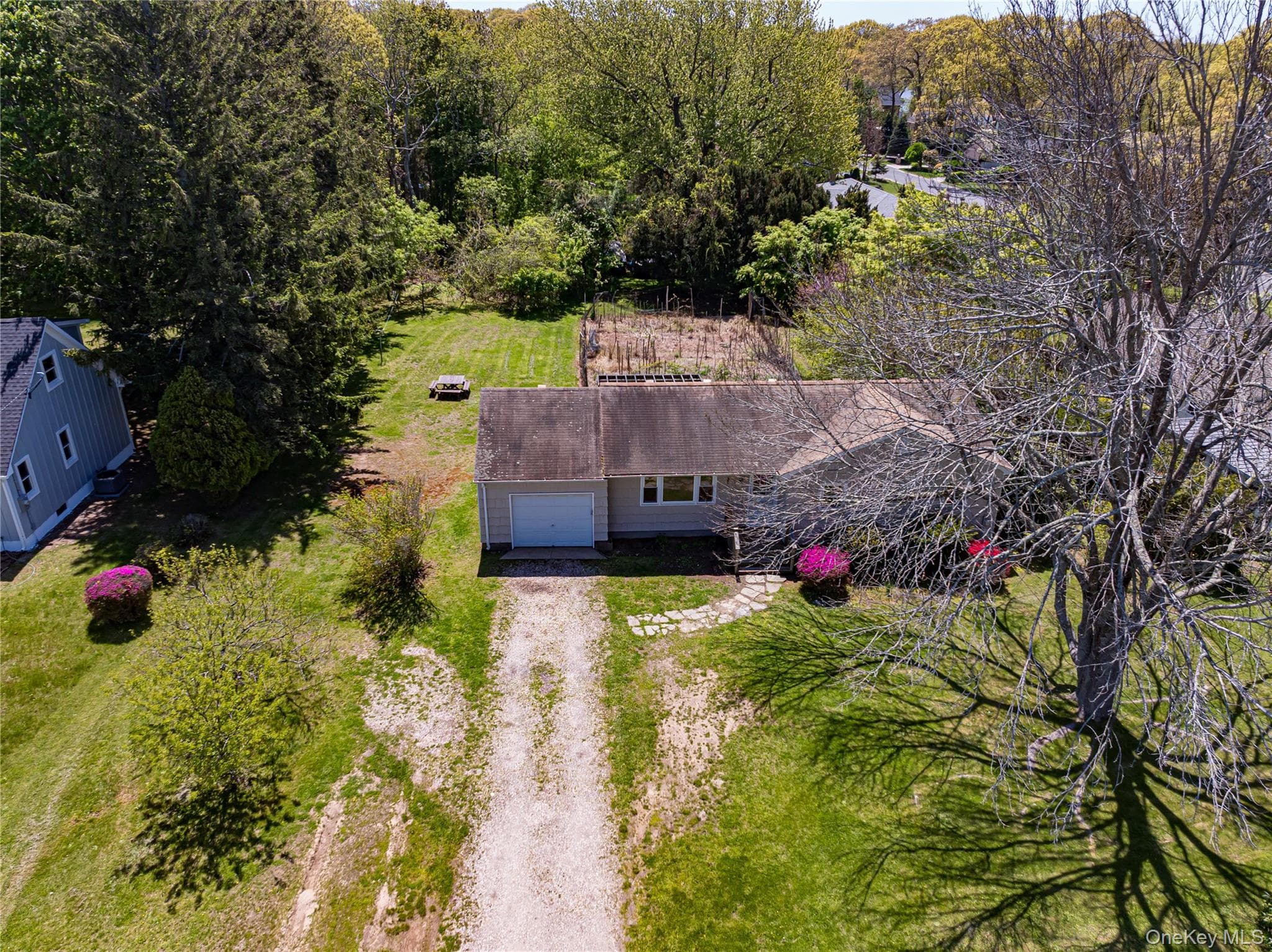 6200 New Suffolk Avenue thumbnail 2