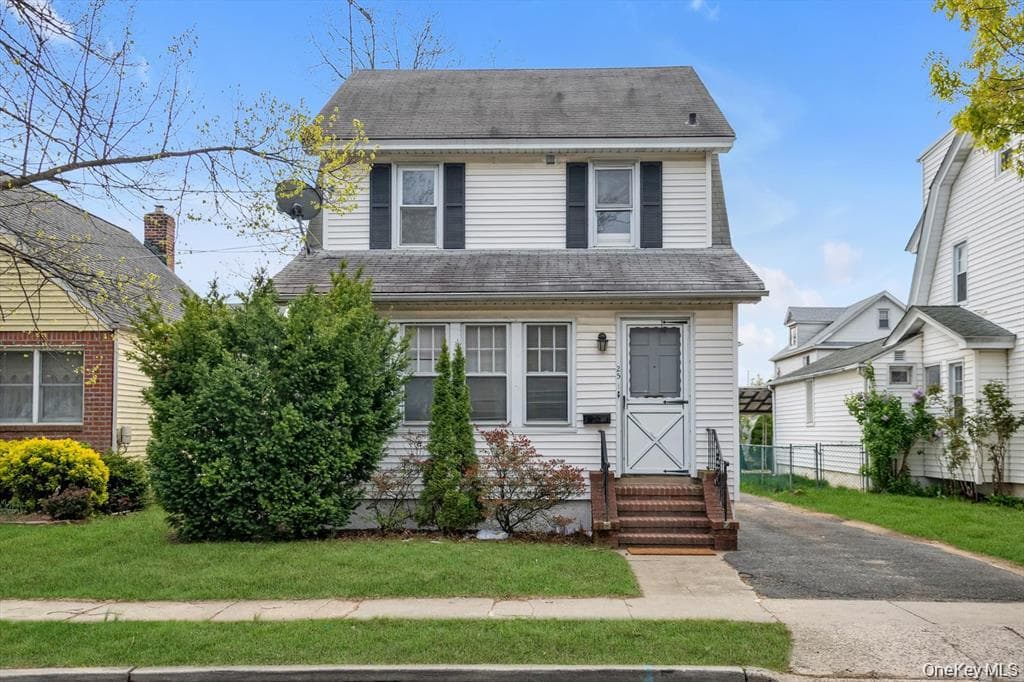25 N 12th Street, New Hyde Park