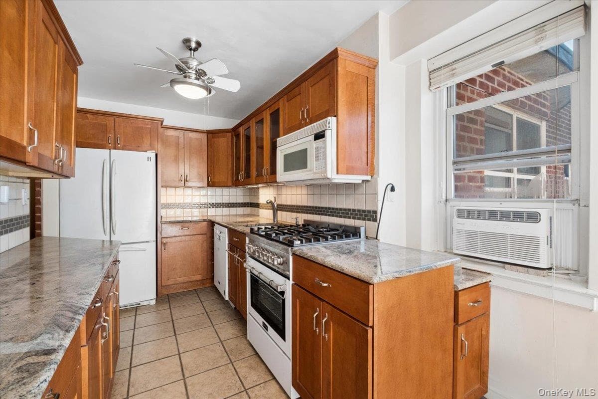 235 Garth Road Unit: D6A thumbnail 4