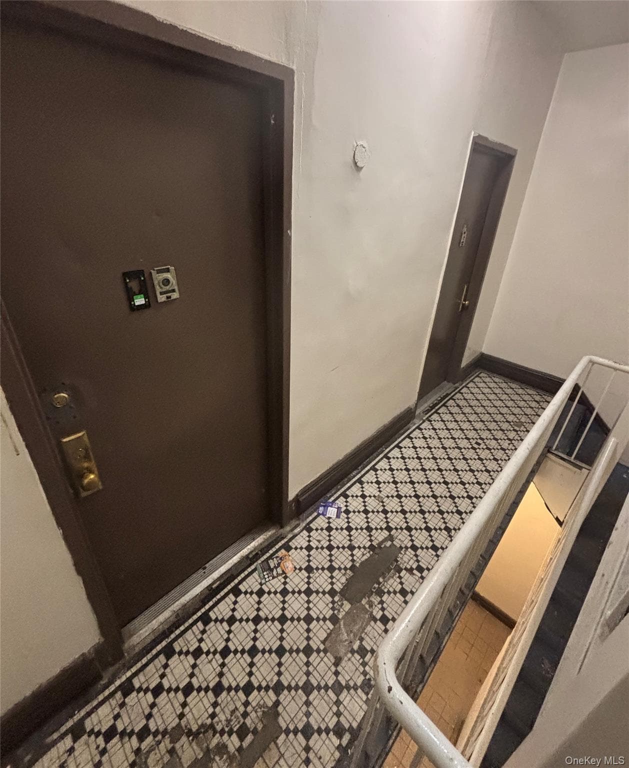 735 Knickerbocker Avenue thumbnail 4