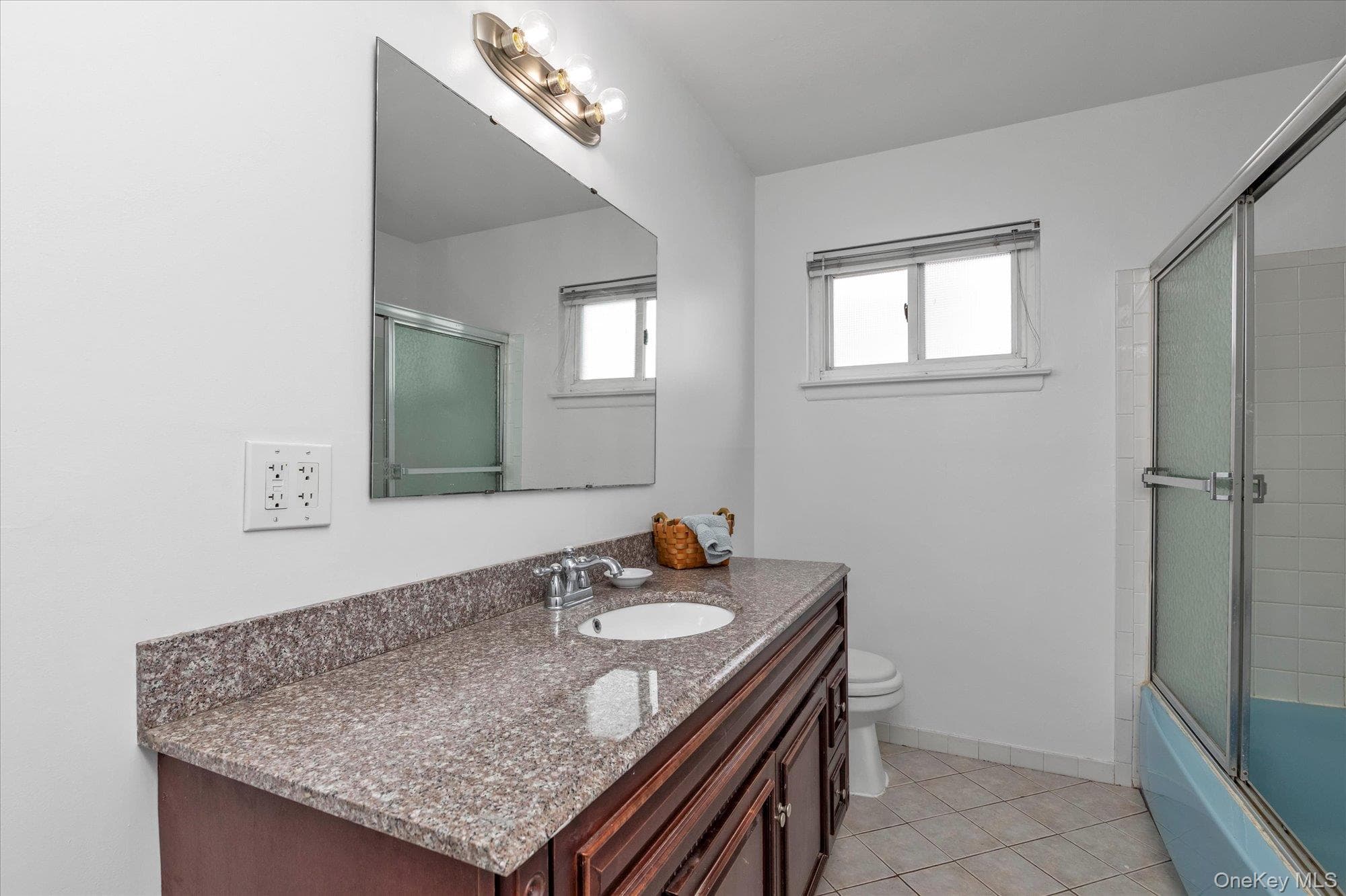 2461 Merrick Avenue thumbnail 15