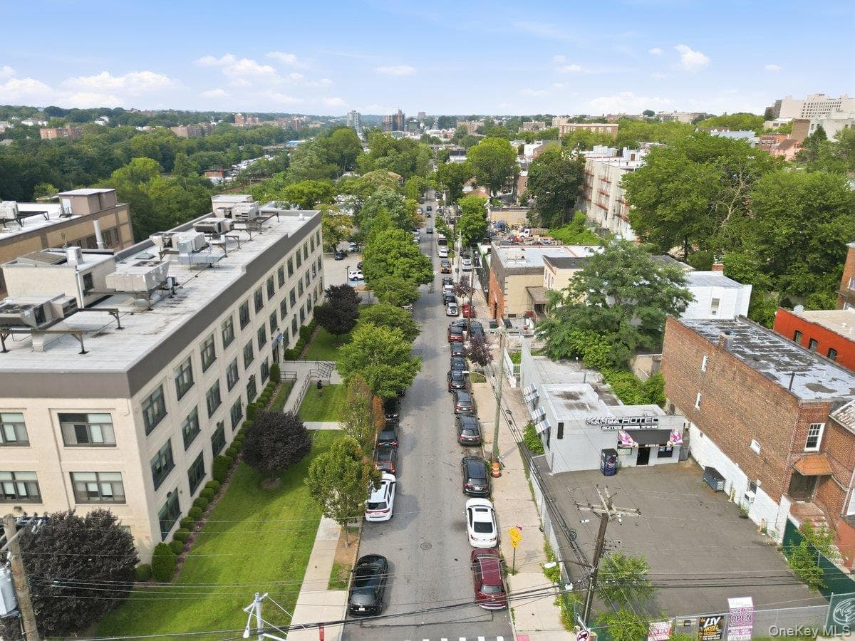 4412 Bronx Boulevard thumbnail 4