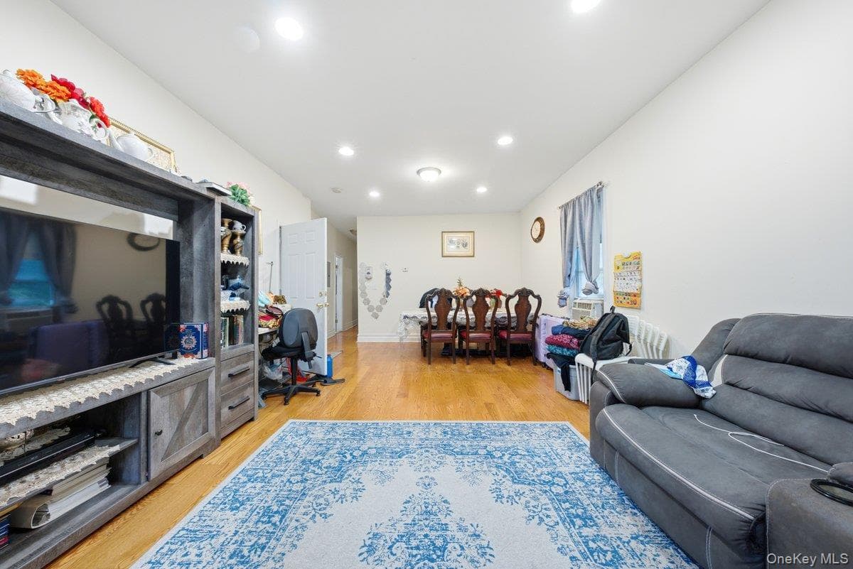 4412 Bronx Boulevard thumbnail 15