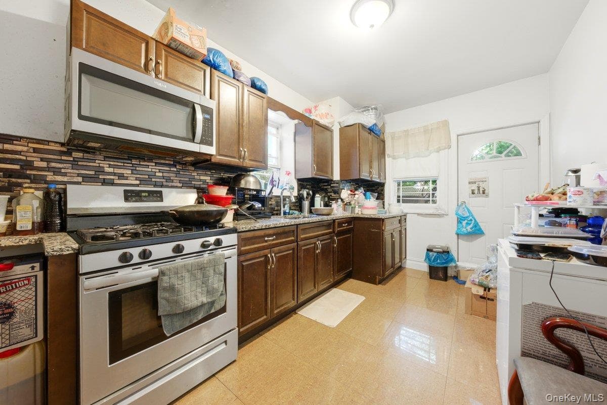 4412 Bronx Boulevard thumbnail 17