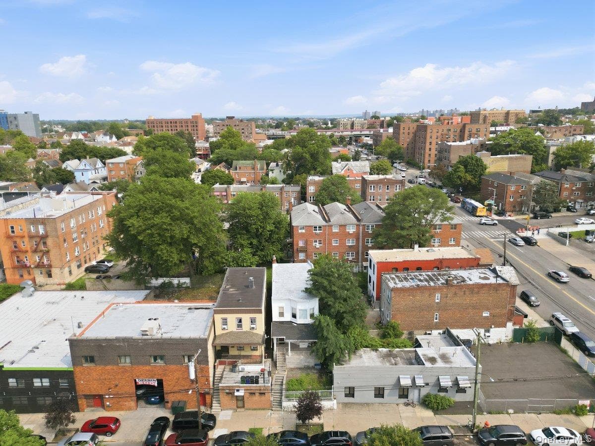 4412 Bronx Boulevard thumbnail 2