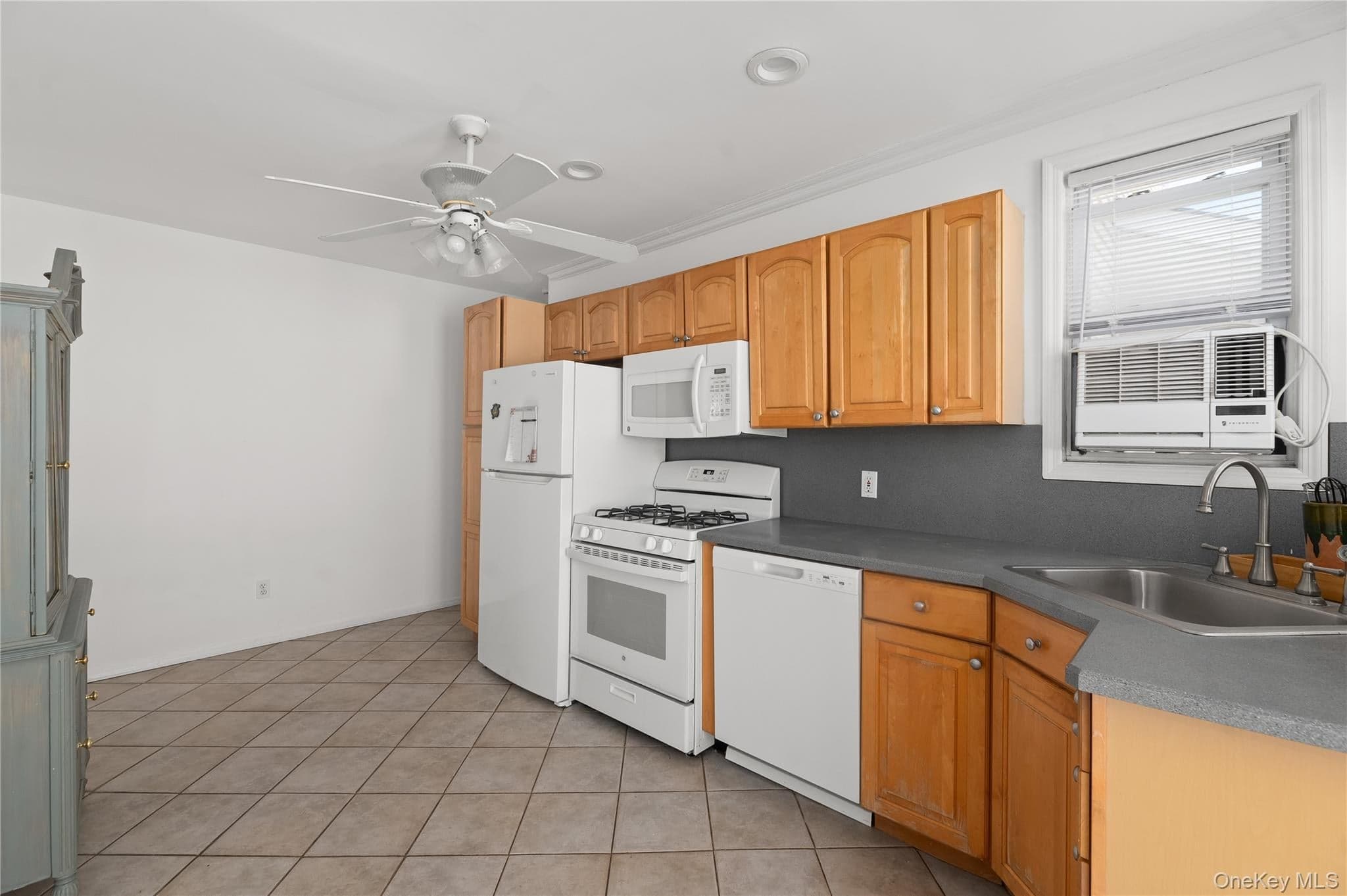 39 Troy Avenue thumbnail 13