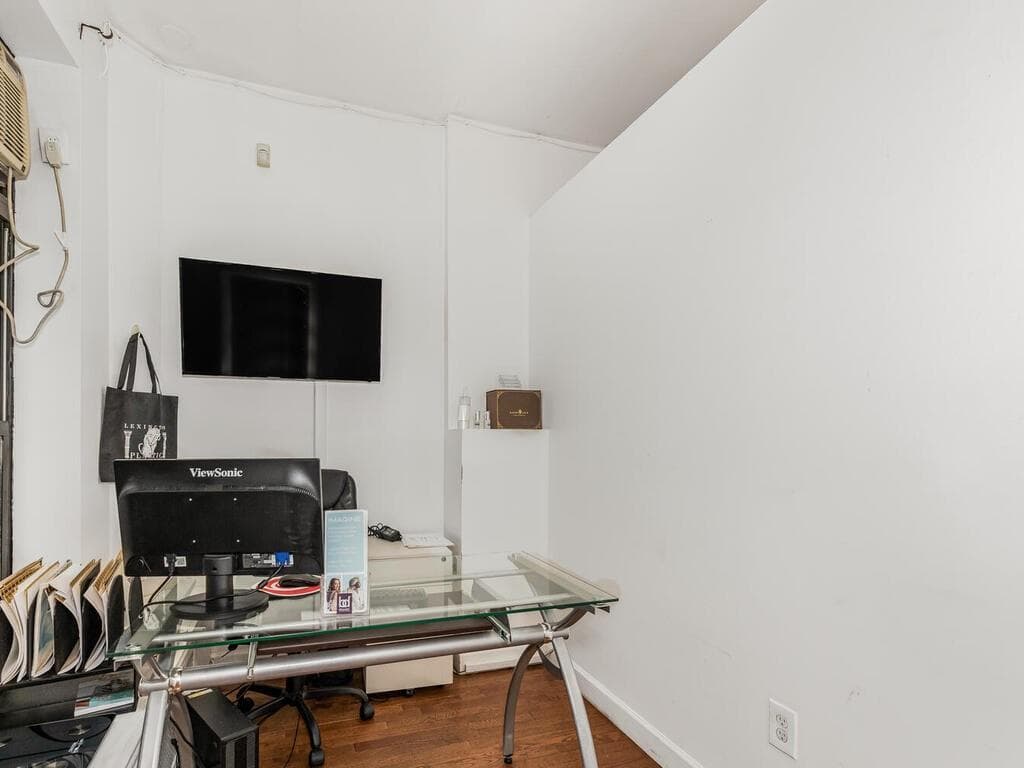 115 E 39th Street thumbnail 13