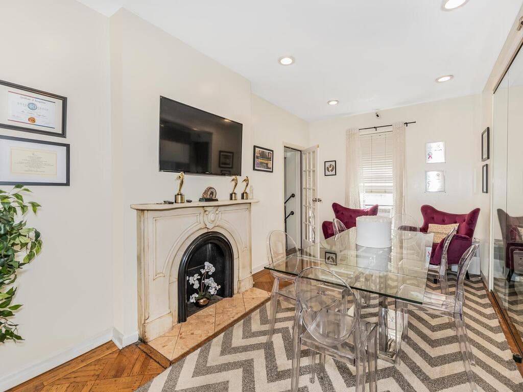 115 E 39th Street thumbnail 5