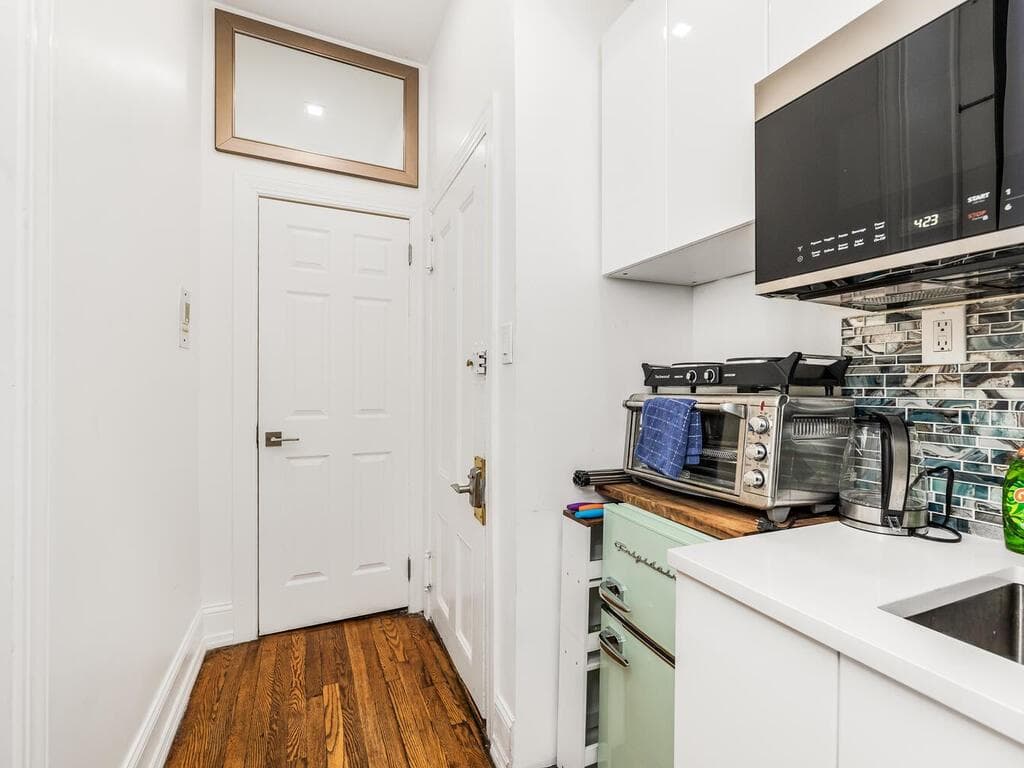 115 E 39th Street thumbnail 17