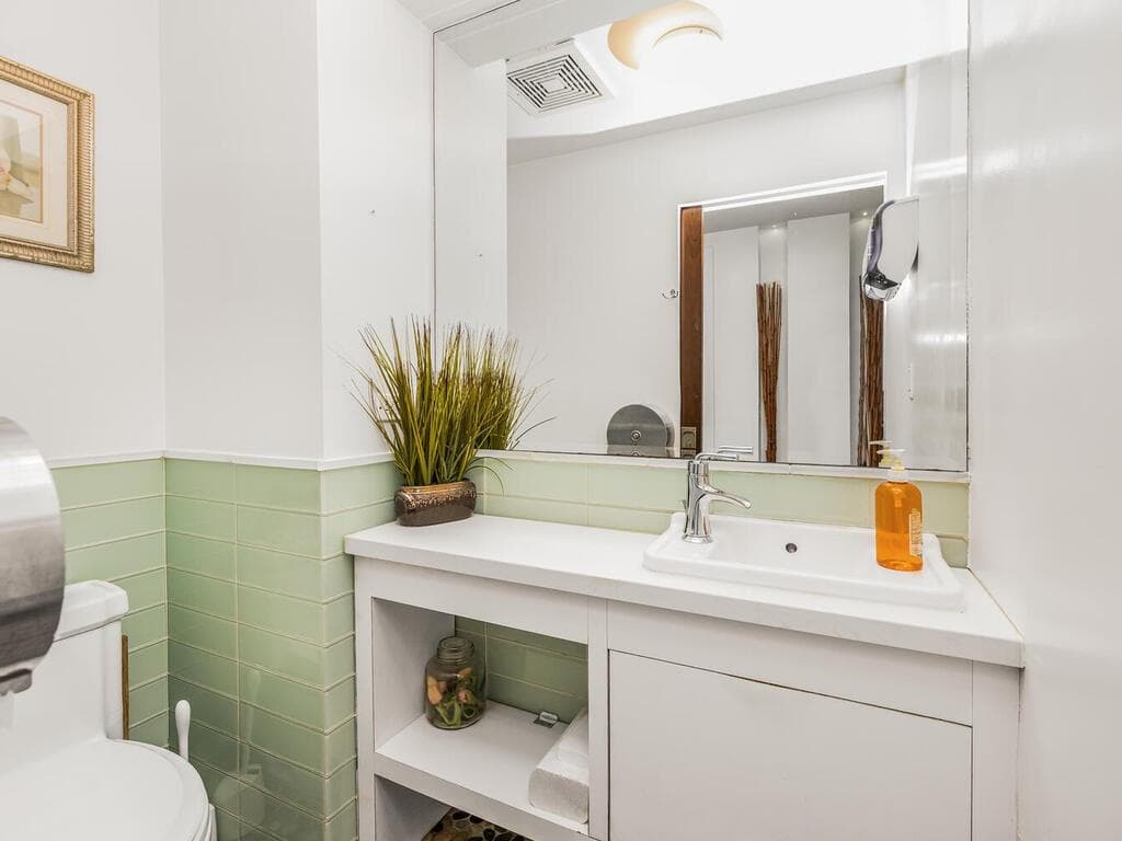 115 E 39th Street thumbnail 4