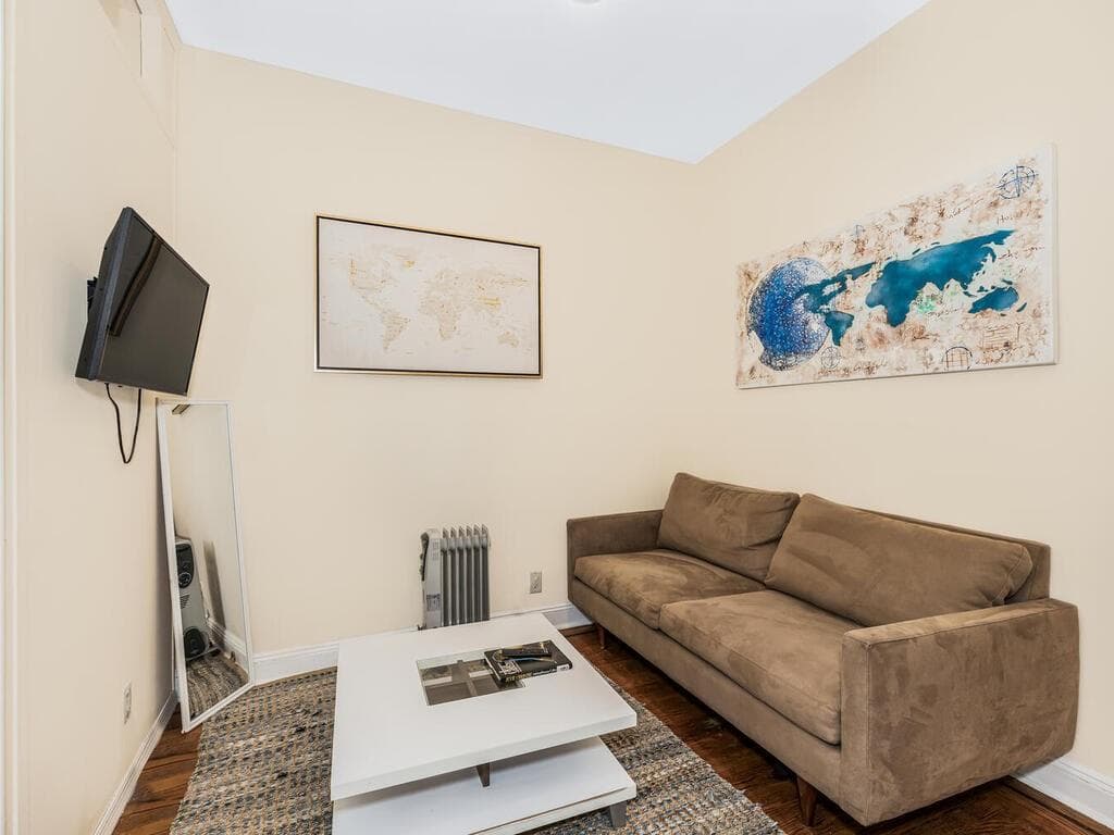 115 E 39th Street thumbnail 19