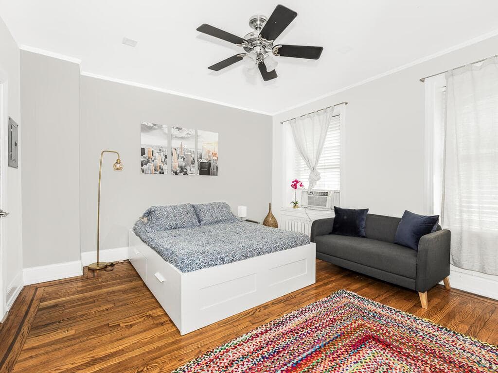 115 E 39th Street thumbnail 2