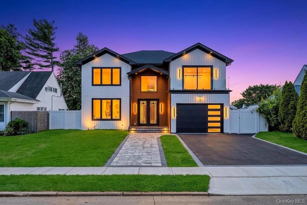 8 Table Lane, Hicksville