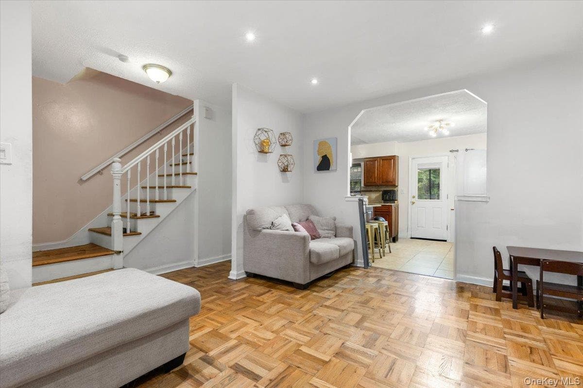 3303 Eastchester Road thumbnail 5