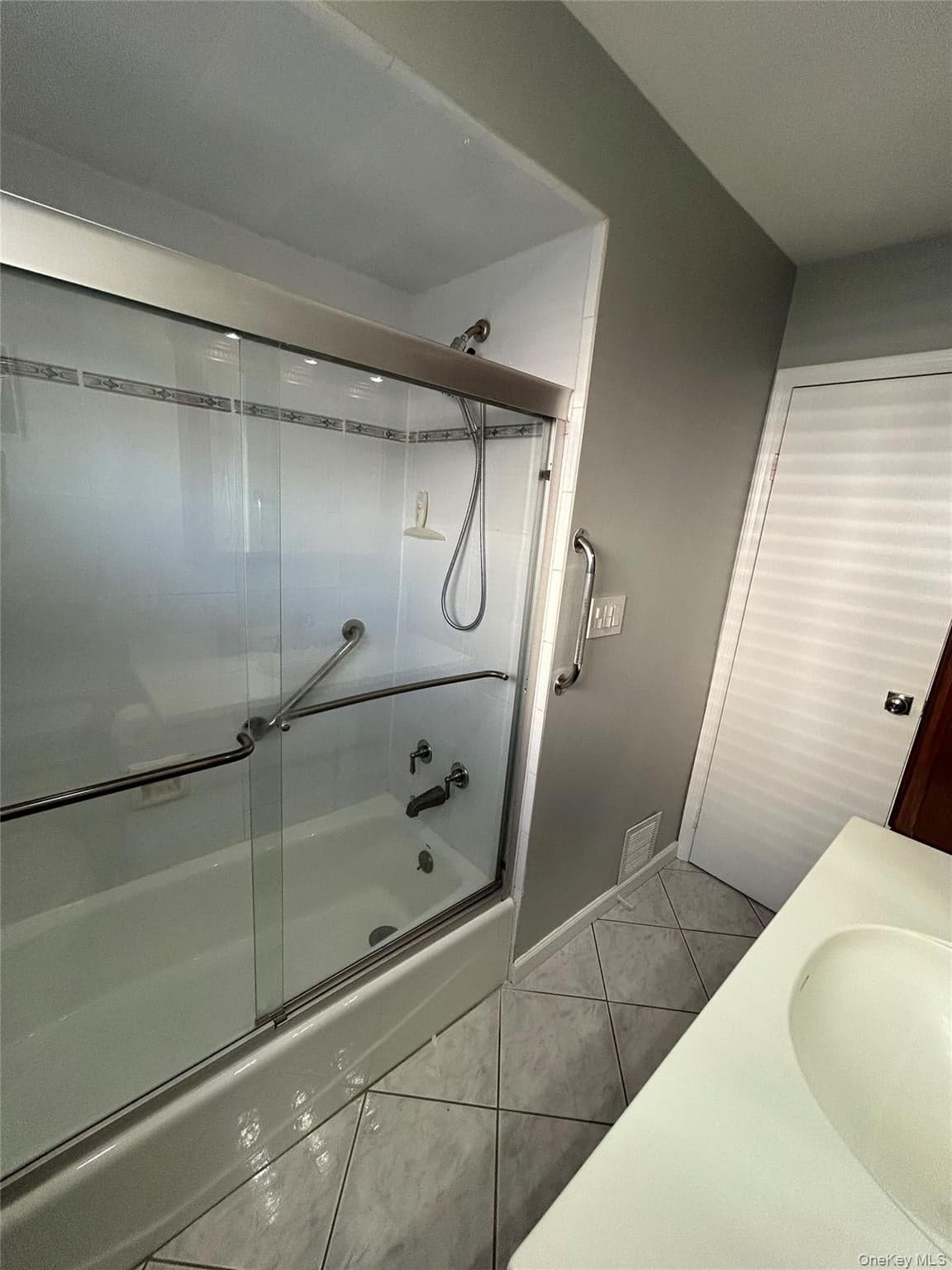 198 Dartmouth Drive thumbnail 13