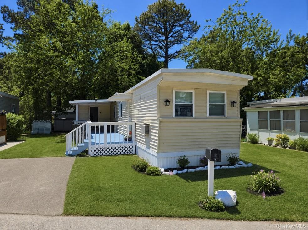 525 Riverleigh Ave Ave Unit: C7, Riverhead