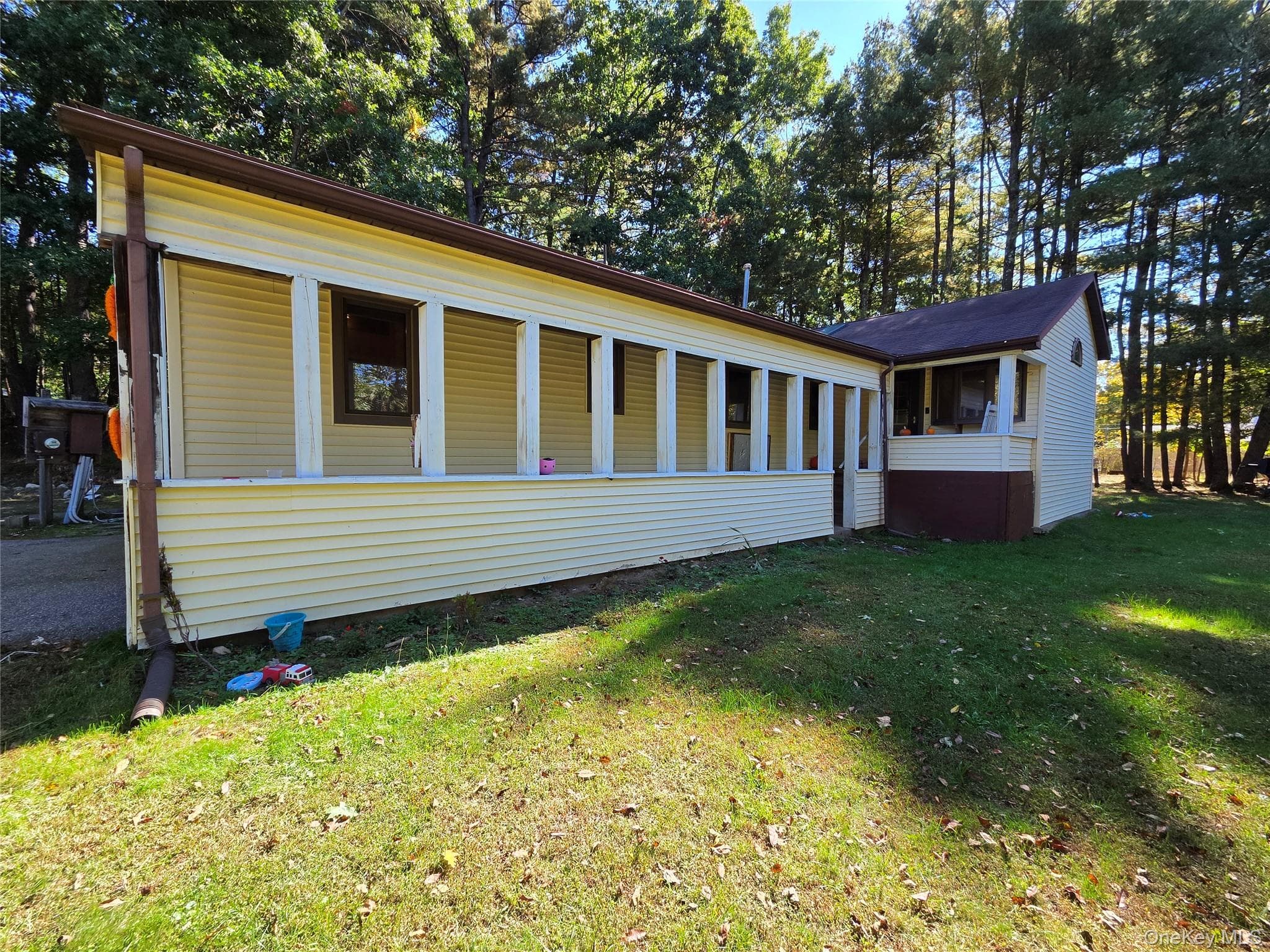110 Foss Lane, Huguenot