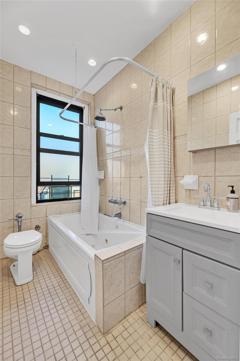 825 Walton Avenue Unit: 5G thumbnail 7