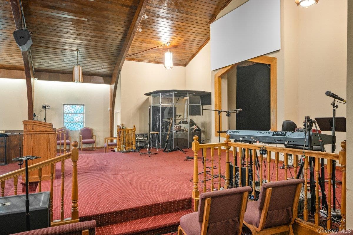 343 Jerusalem Avenue thumbnail 28
