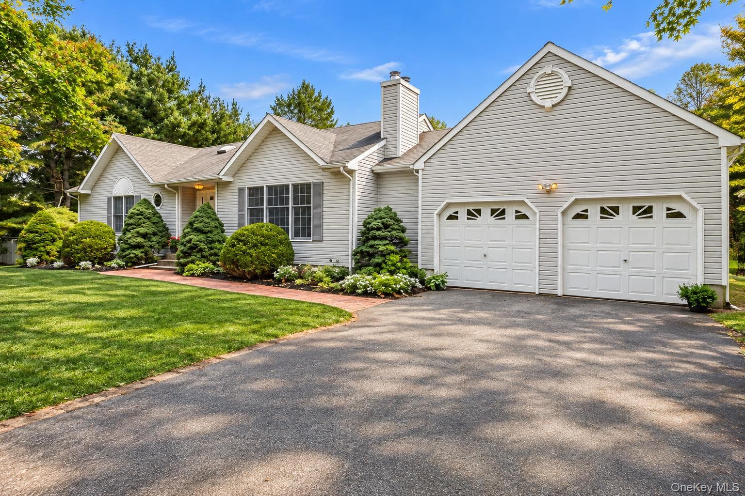 2380 Laurel Avenue thumbnail 2