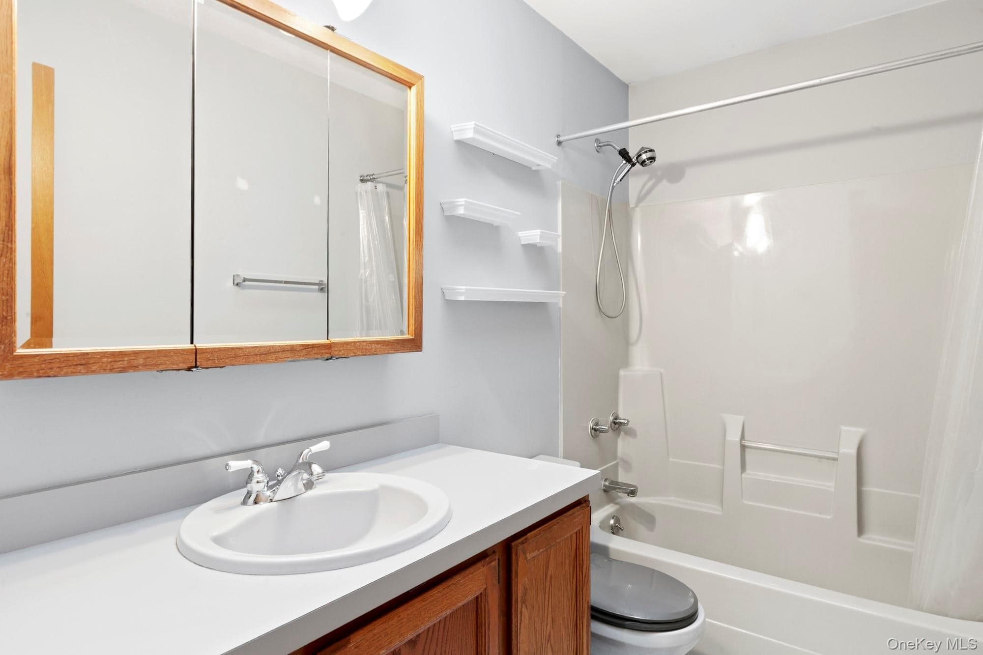 2380 Laurel Avenue thumbnail 8