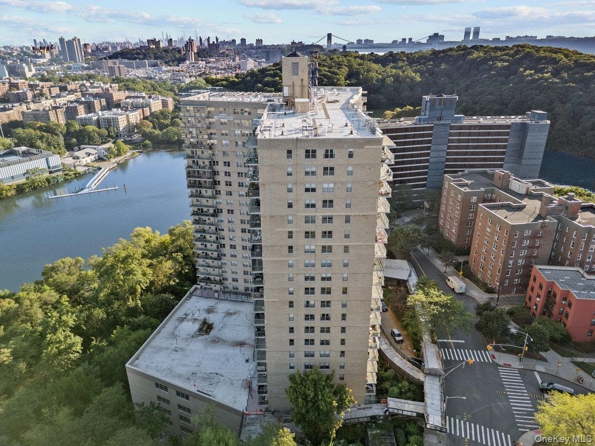 2500 Johnson Avenue Unit: 2NP thumbnail 45
