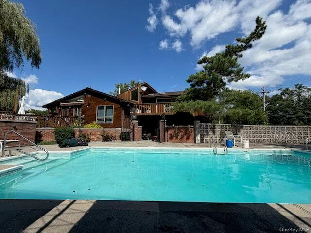 102 Neptune Drive thumbnail 45